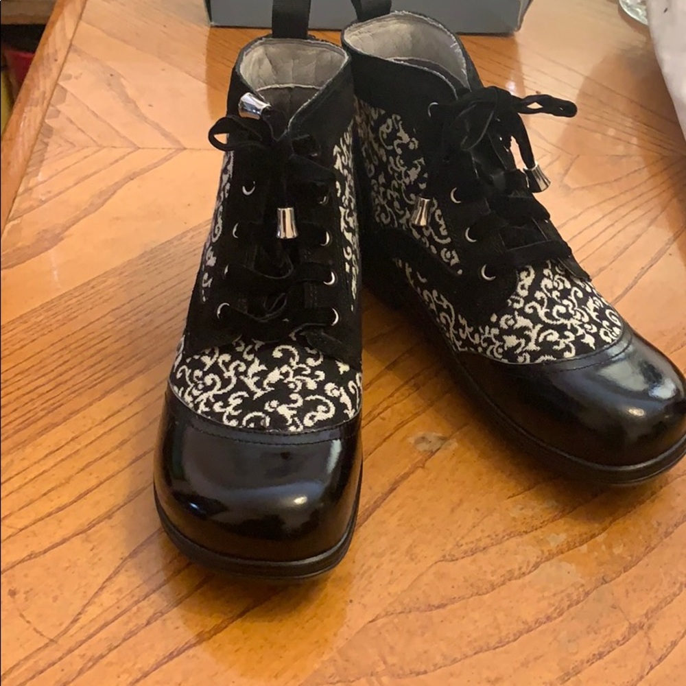 Women’s shoes
